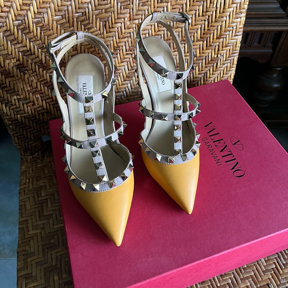 NIB Authentic Valentino Garavani Rockstud Cage Pumps 100